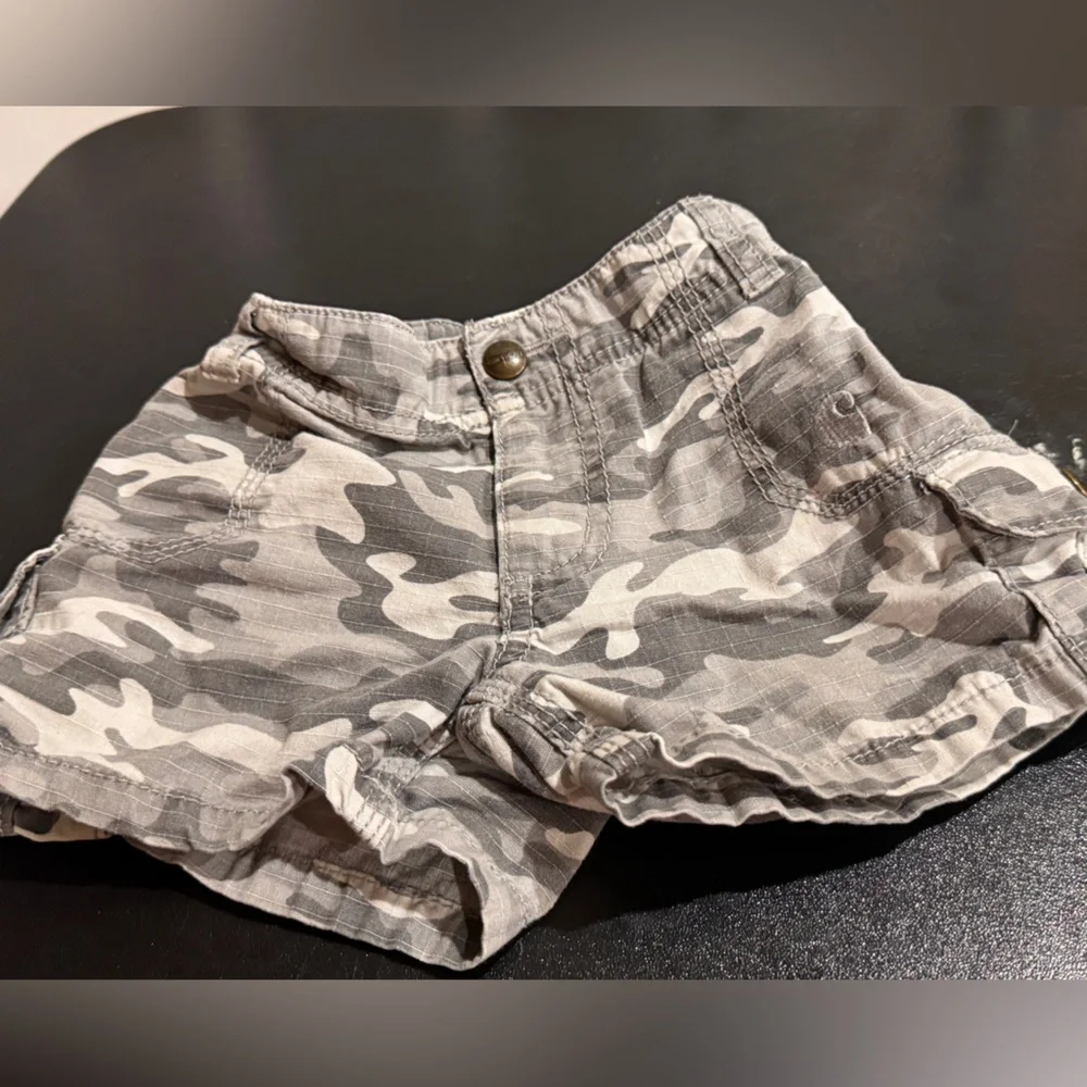 Carhartt Gray Camouflage Shorts size 4